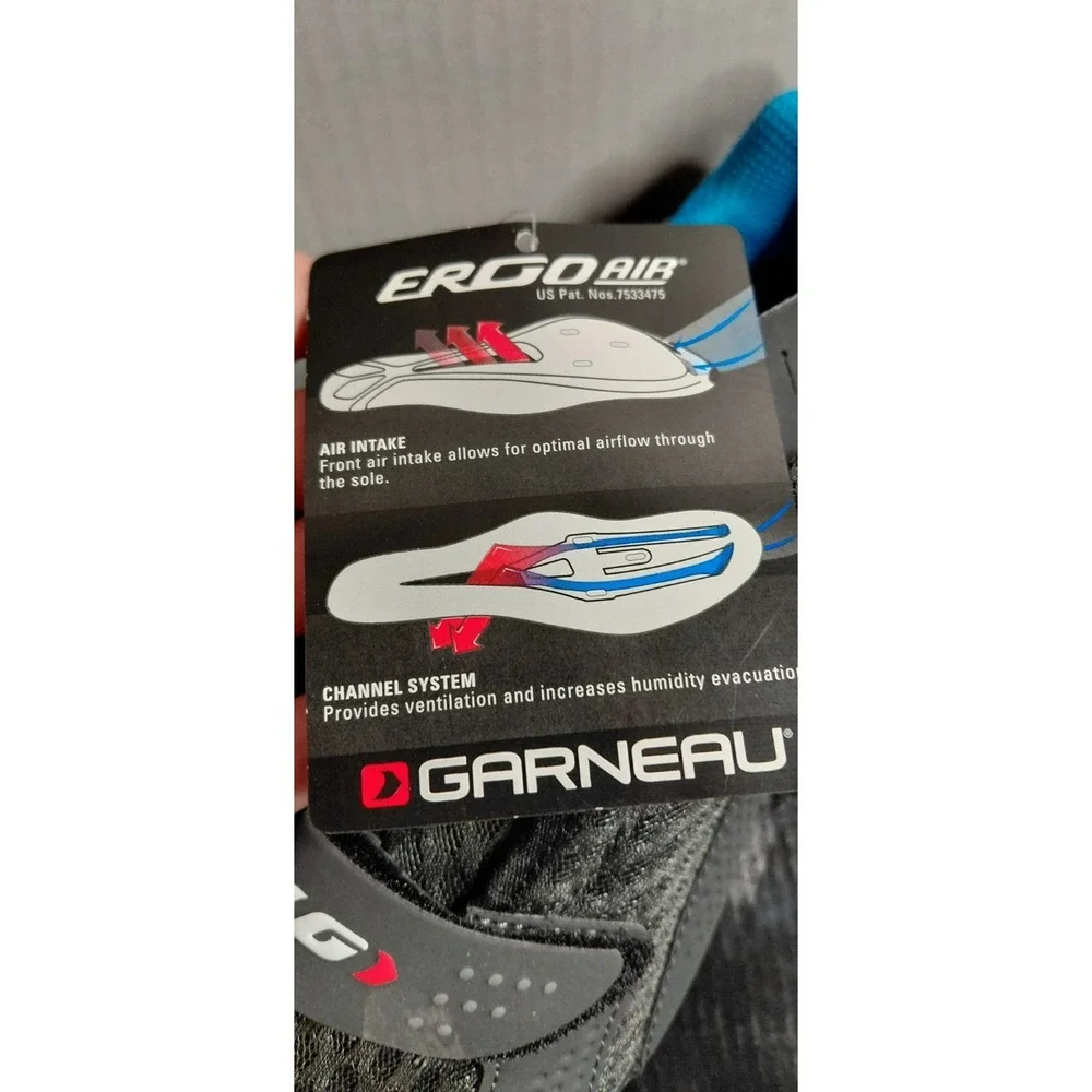 NWOT - Garneau Women’s Gray Athletic Cycling Shoes with Blue Accents Size 9